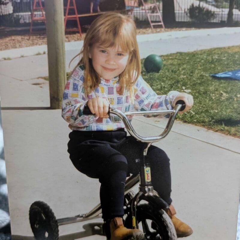 Dee as a kid.