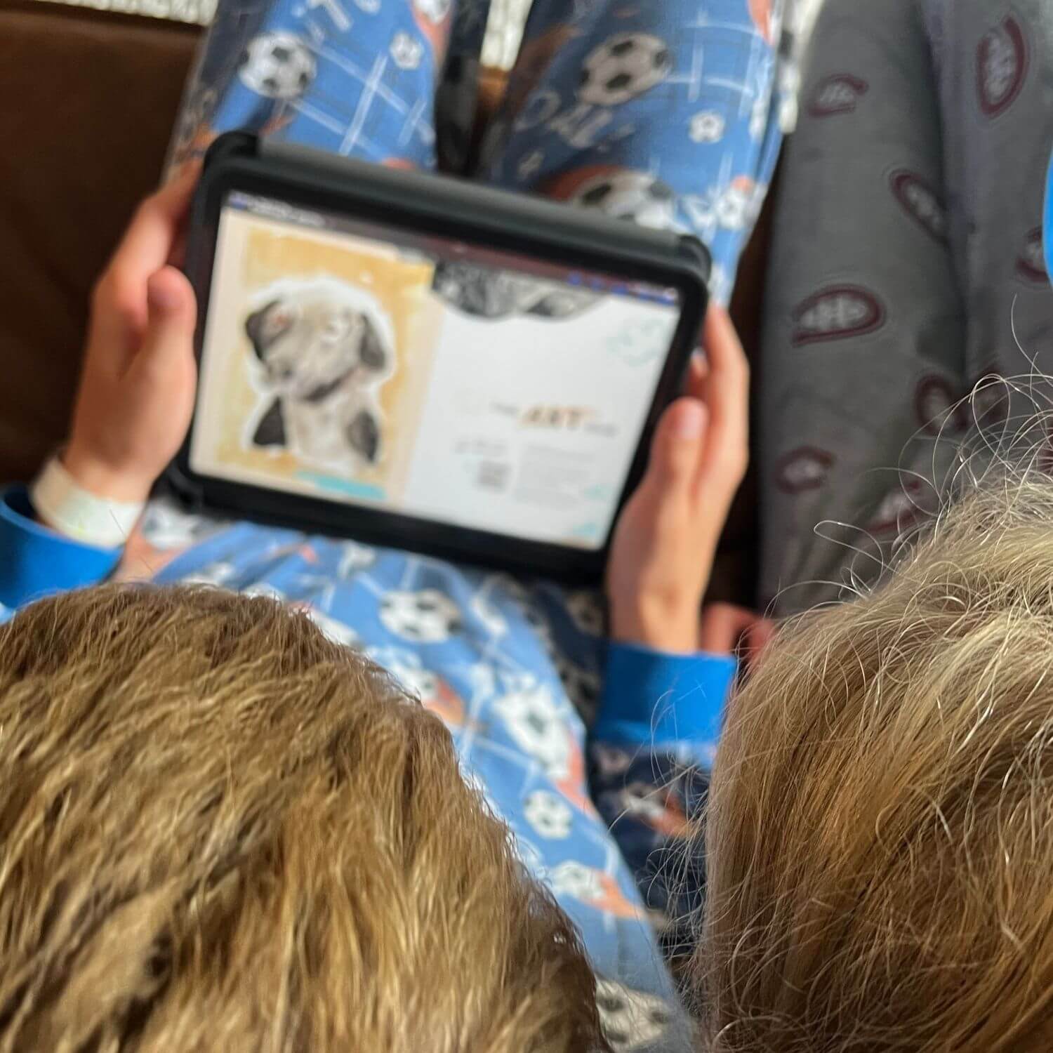theINmag read on a tablet screen.
